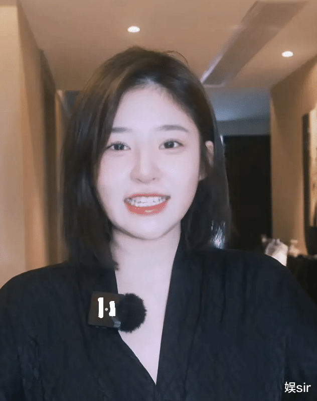 自曝带1岁女儿酒吧蹦迪,黄一鸣被骂惨,紧急改文案、删视频回应