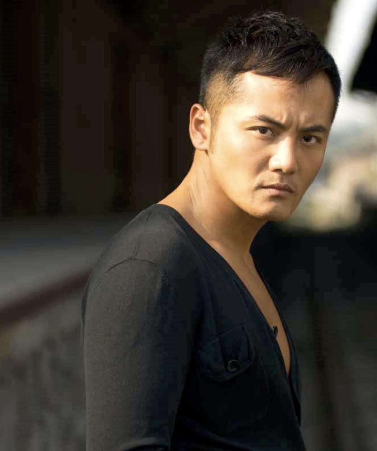 他是张嘉益的亲表弟,被表哥用11部戏捧红,如今登上央视走红扩大