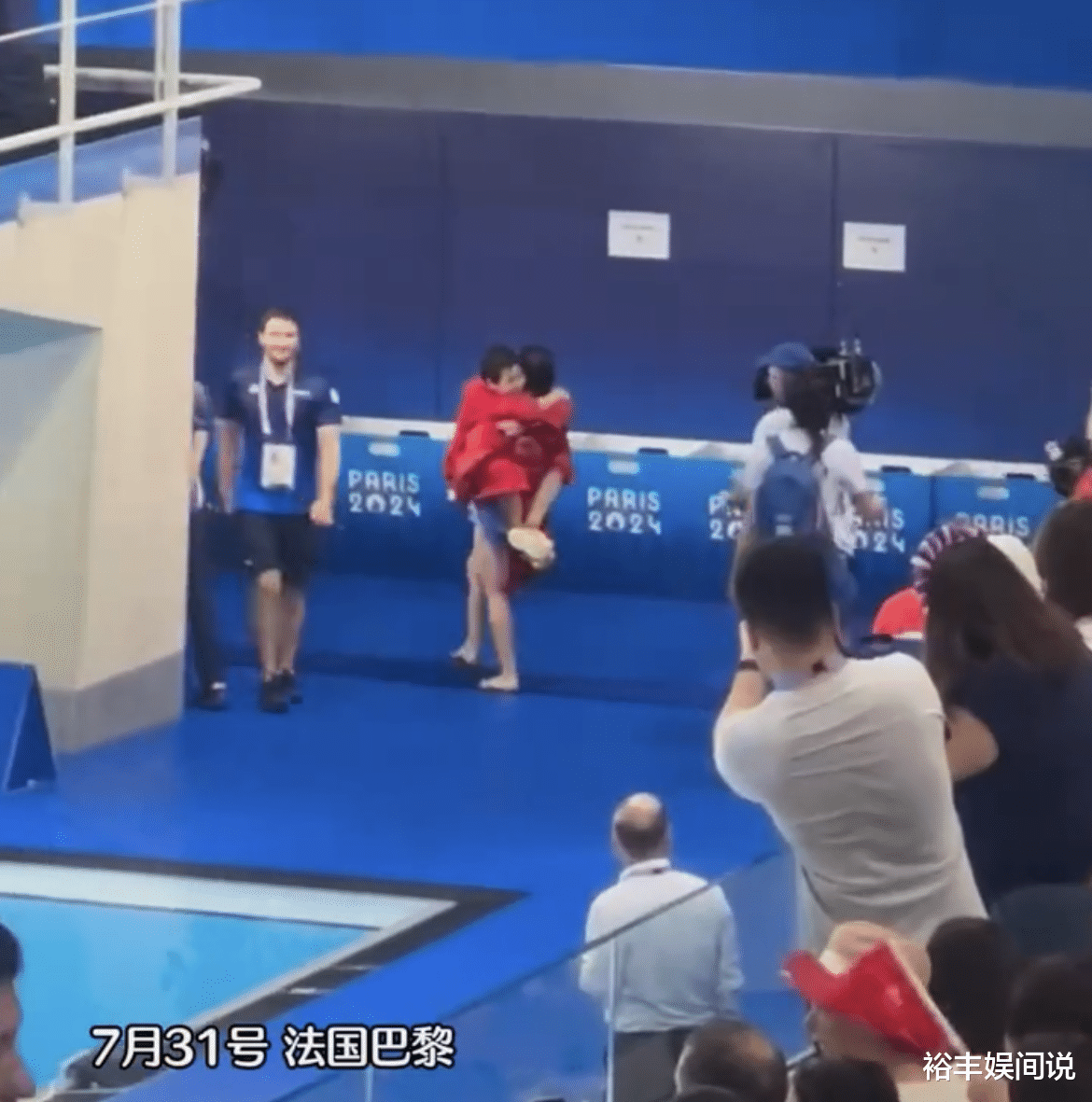 全红婵跳水夺冠后三大名场面：主动求抱谷爱凌，嘟嘴献吻郭晶晶