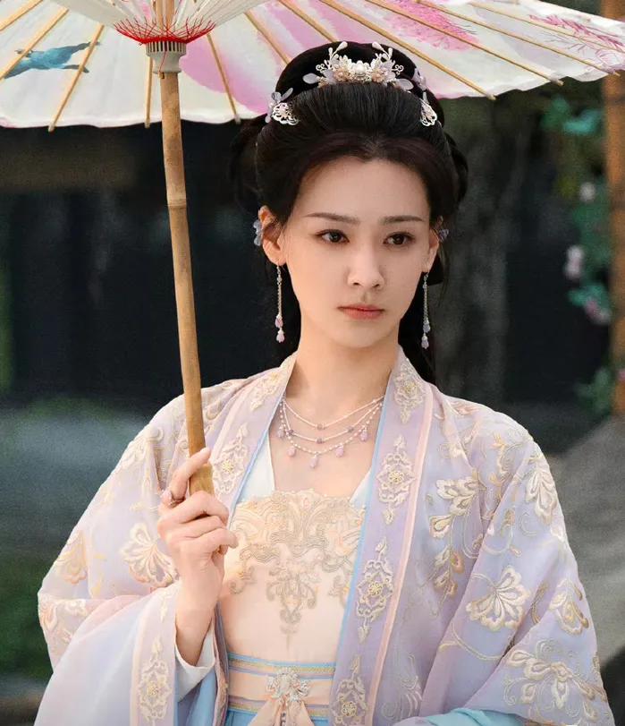 王鹤棣《大奉打更人》开播，这剧的美女太多了吧，你喜欢哪个？