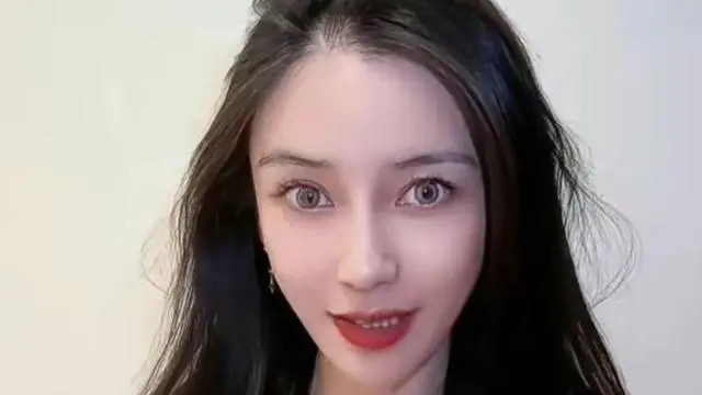 杨颖过年后回国首露面，粉丝接机气色好，称赞像大学生为复出准备