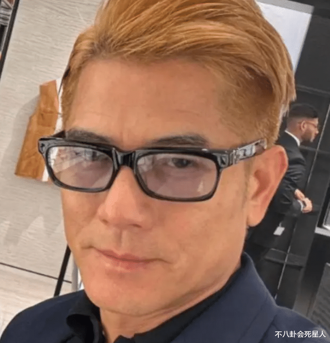 60+香港男神老了,成龙白发,郭富城脸上有斑,刘德华也逃不过