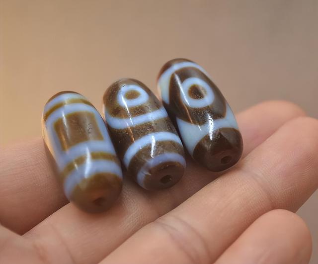 揭秘文玩圈里的“宝贝”与“陷阱”：如何成为真正的文玩达人