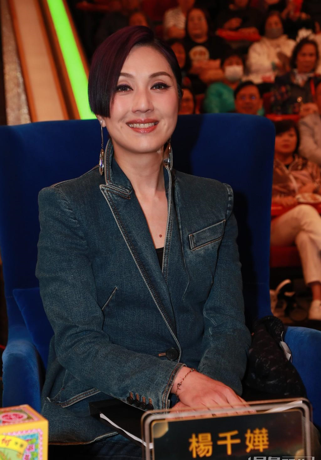 杨千嬅当《好声音》评委却被批不够格，遁走避媒体，冠亚军背景强