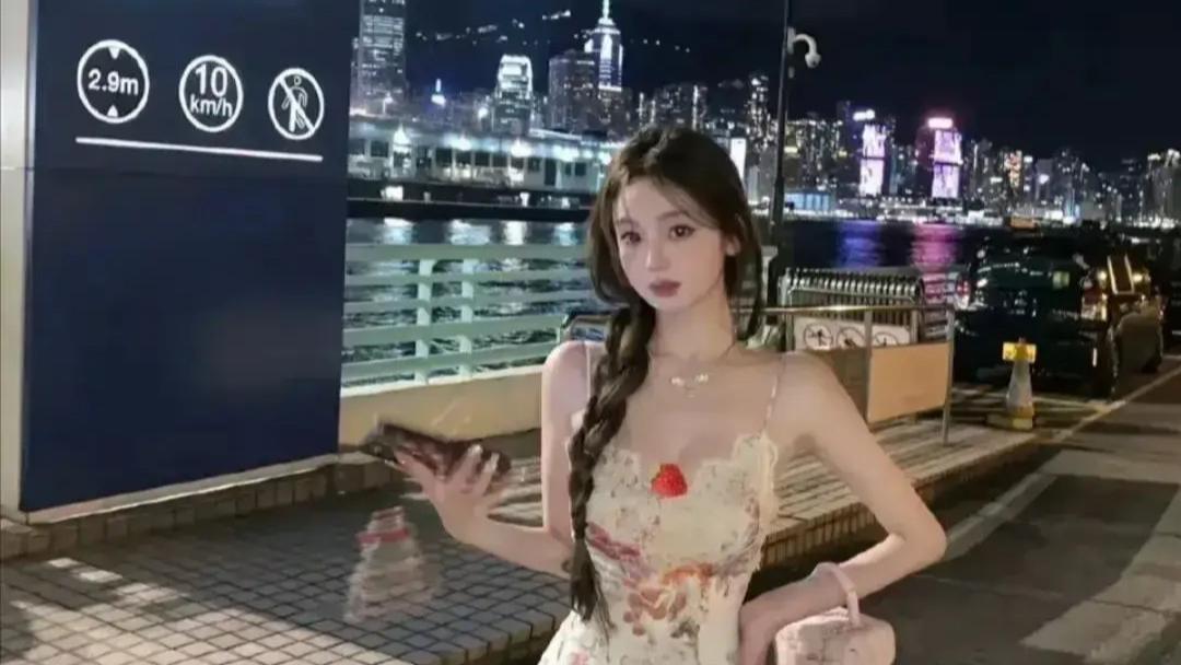 不是所有的牛奶都叫特仑苏，但王思聪身边的女孩，却总能成焦点