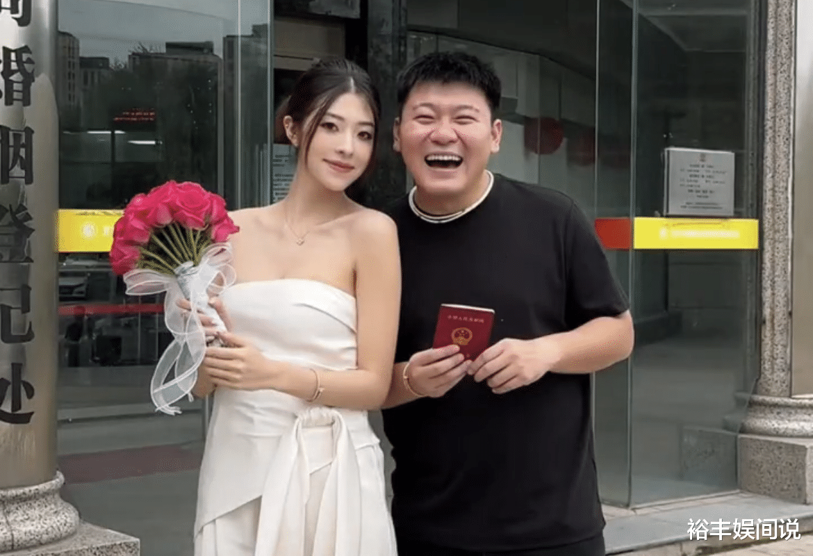 韩景枫官宣与“羽毛球女神”李谣结婚!豪送50万大奔,住千万豪宅