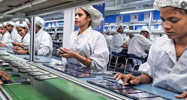 中国手机撤出印度,订单暴跌七成,富士康的印度工厂濒临倒闭?