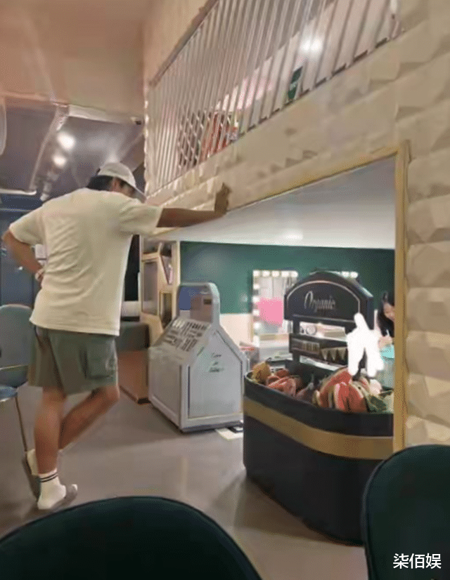 玄彬分享父子时光,甜豆好会撒娇,也很社牛主动与快递员打招呼