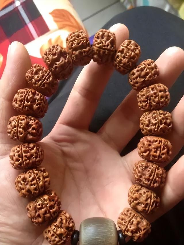 100元的莲花盘成了飞碟？藏式手串了解一下！