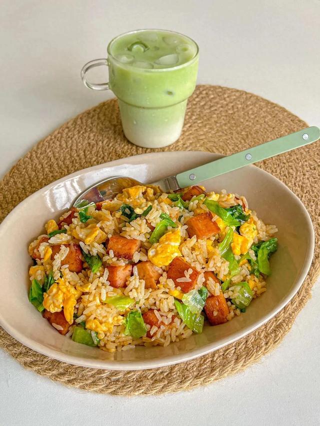 夏天又热又忙，午餐可以像我这样做，简单炒一炒，营养又美味