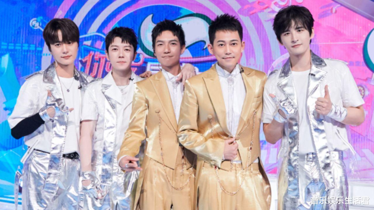 《我们的歌6》第八期歌单,陈楚生获得金曲,张远苏醒同台合作