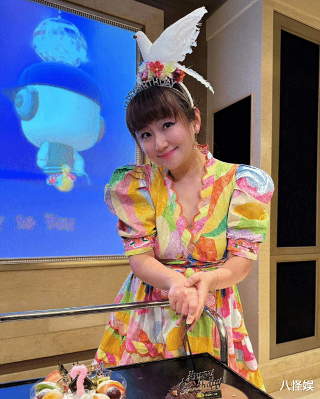 任家萱与家人庆43岁生日，为备孕放弃身材管理，体重快飙到150斤