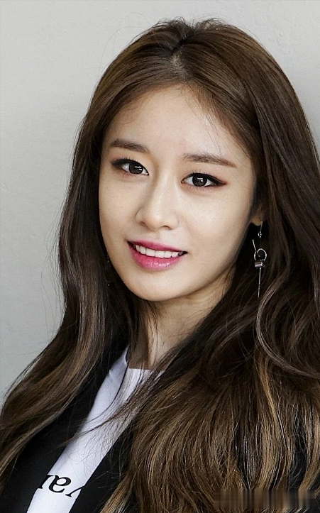 朴智妍黄载均离婚,22年结婚,今年9月男方曝出了夜店猎艳的丑闻