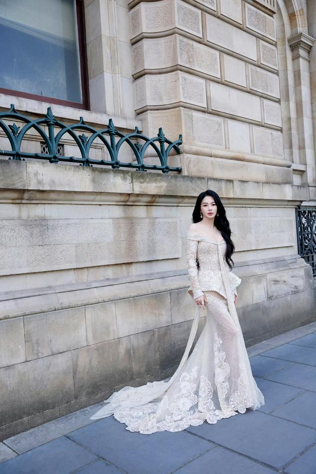 张雨绮，外拍写真，还是很大