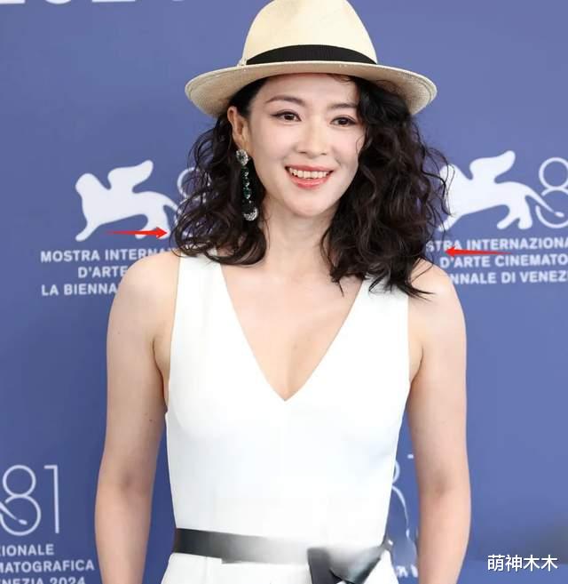 章子怡现身威尼斯电影节，生图暴露脸部状态，网友：原装脸就是牛