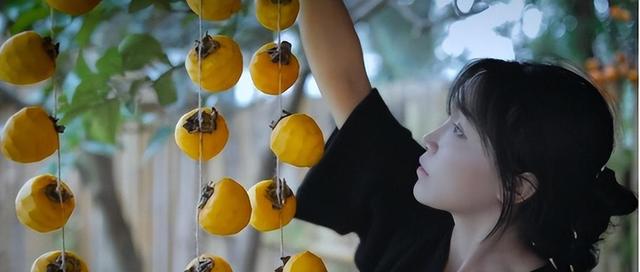 时隔一年李子柒再度营业,近照堪比毁容,她经历了什么?