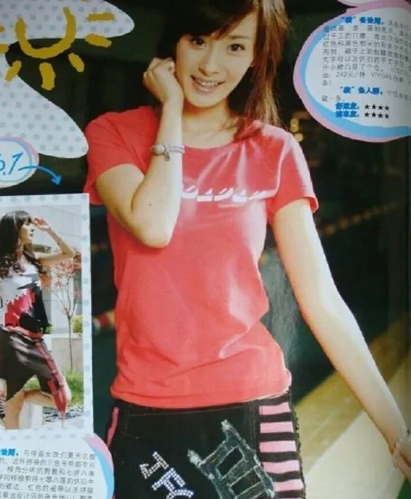 38岁杨幂机场路透火了，穿连体短裤大秀绝美漫画腿