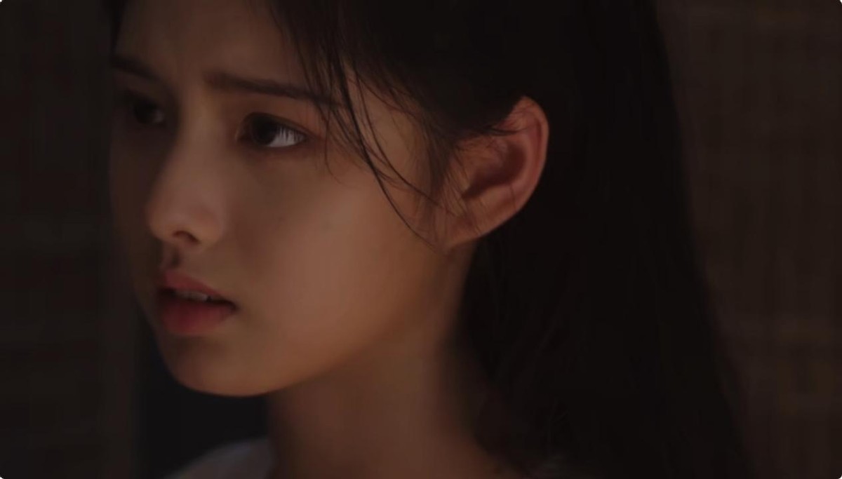 杨超越和“丫鬟”艾米同框对比：有些女演员是真不怕被“艳压”