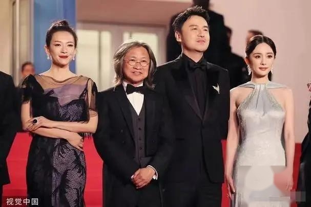 看到主动给章子怡让镜头的杨幂，才明白伊能静说的没错