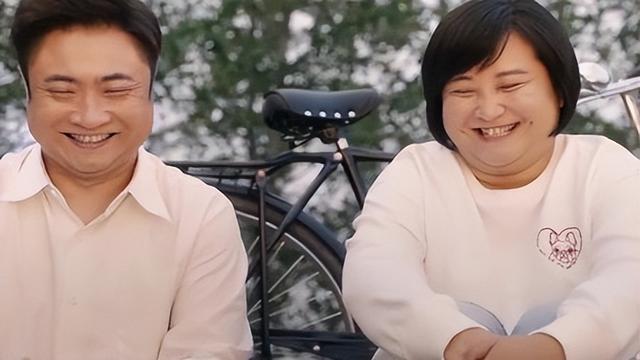 “爸爸基因”有多强大?父女俩共用一张脸,妈妈貌美如花也没用