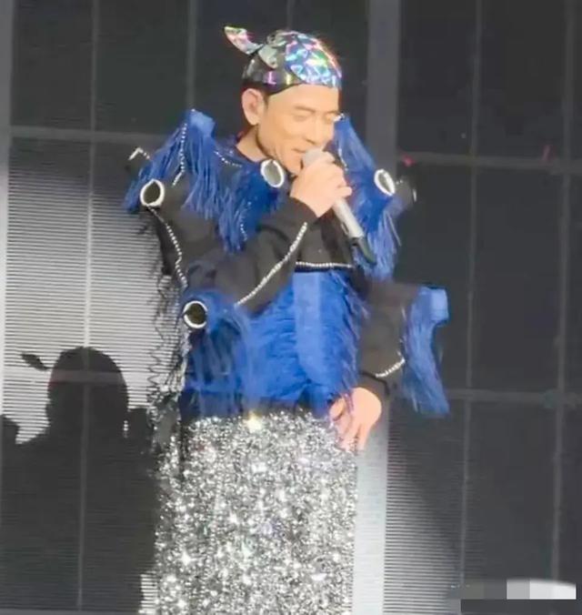 郭富城演唱会造型大翻车？网友，这是时尚界的‘黑暗料理’吗？