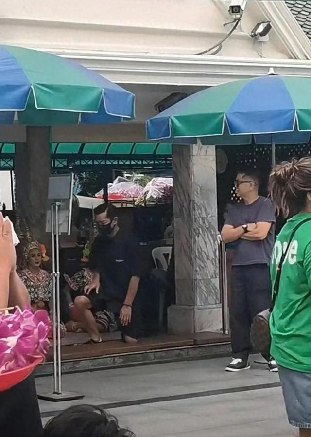 大瓜！古天乐泰国拜四面佛，送4头金象！眼神上热搜！王石也在！