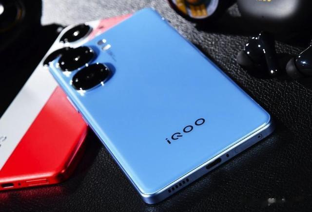 年关将至,这三款手机降至冰点价,配置更接近完美