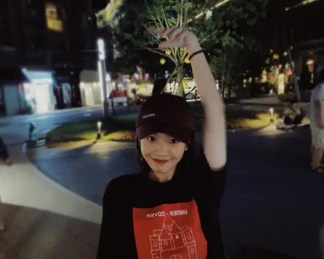 演技平平却资源不断?拿影后遭质疑,“京圈公主”的她有何来头