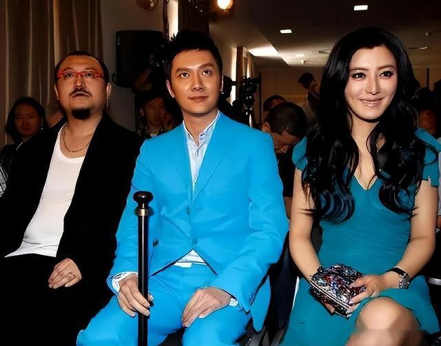 当62岁费翔同框44岁冯绍峰,才知真帅和装帅差距有多大