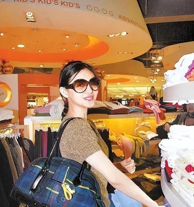 大S缺席庭审各种猜测纵说风云,台媒却爆大S被具光头摆了一道!