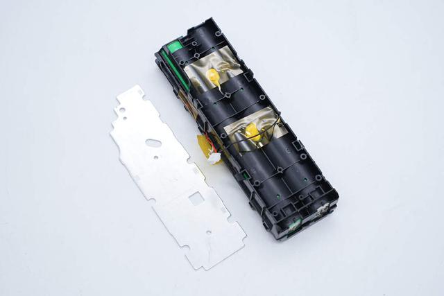 支持65W PD快充和120W小米快充，小米165W自帶線充電寶拆解