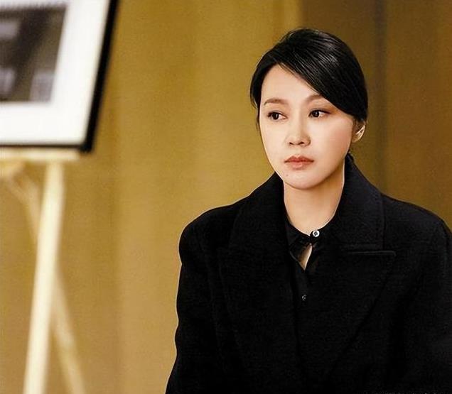 风情女人“闫妮:离婚后曾多次老牛吃嫩草”,为何还未婚