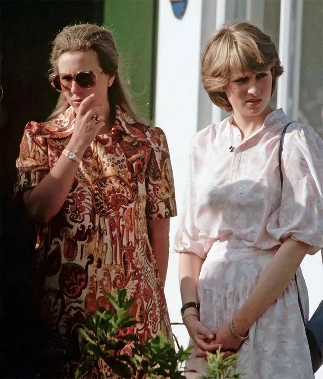 看卡米拉儿子书会温莎家全出席，就知女王死后，威廉身后空无一人