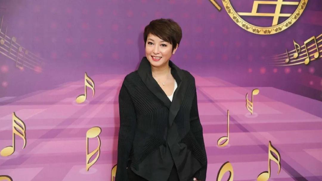 突传死讯！香港女星黎明诗患癌离世，公开出柜与同性恋人同居多年