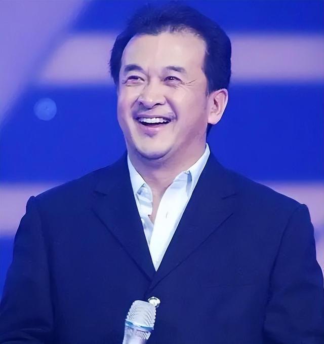 上午撤职下午就被带走，曾经的八一电影厂长黄宏，如今过得怎样？