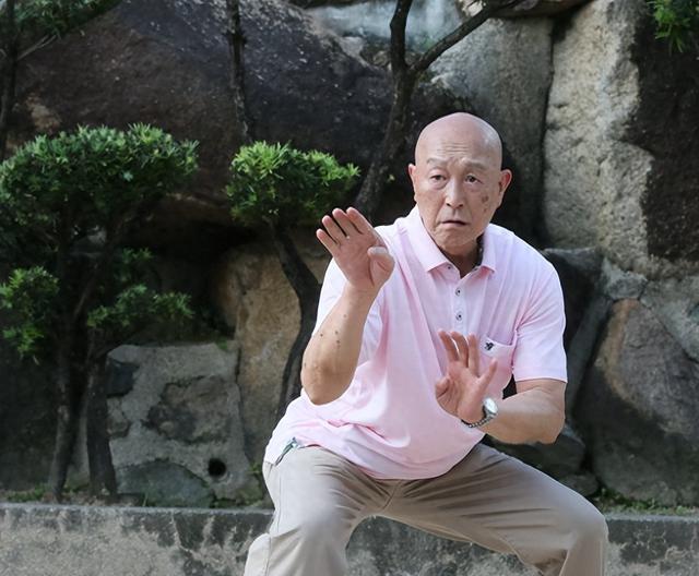 港星李海生悲惨离世，葬礼低调举行，成龙狄龙等送花圈悼念