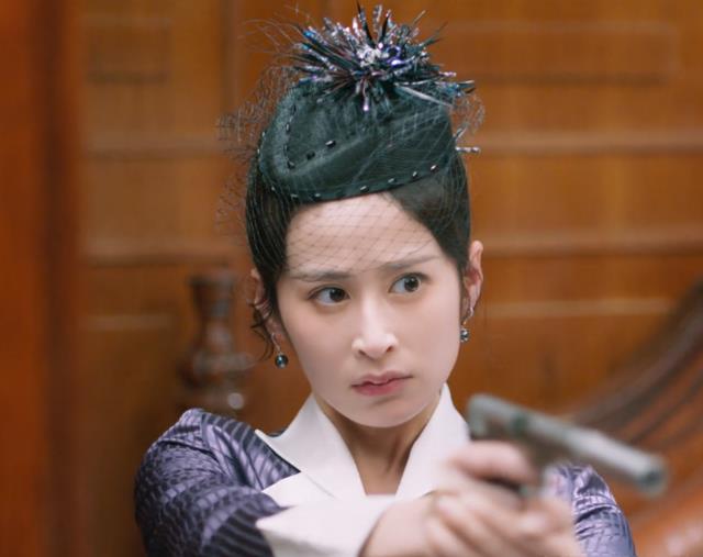 《深潜》口碑大爆,躲过了男主成毅,却被43岁男二号给惊艳了