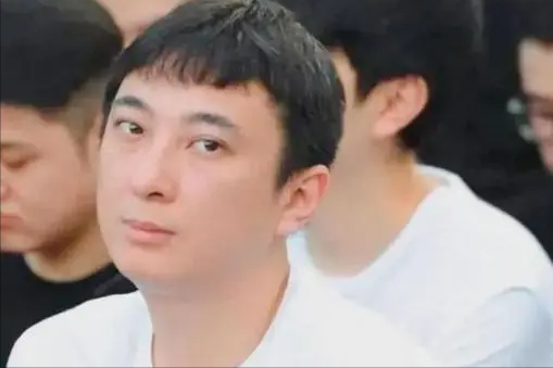 央视主持:吞300颗药被抢救7天7夜,嫁军人不珍惜,嫁演员被背叛