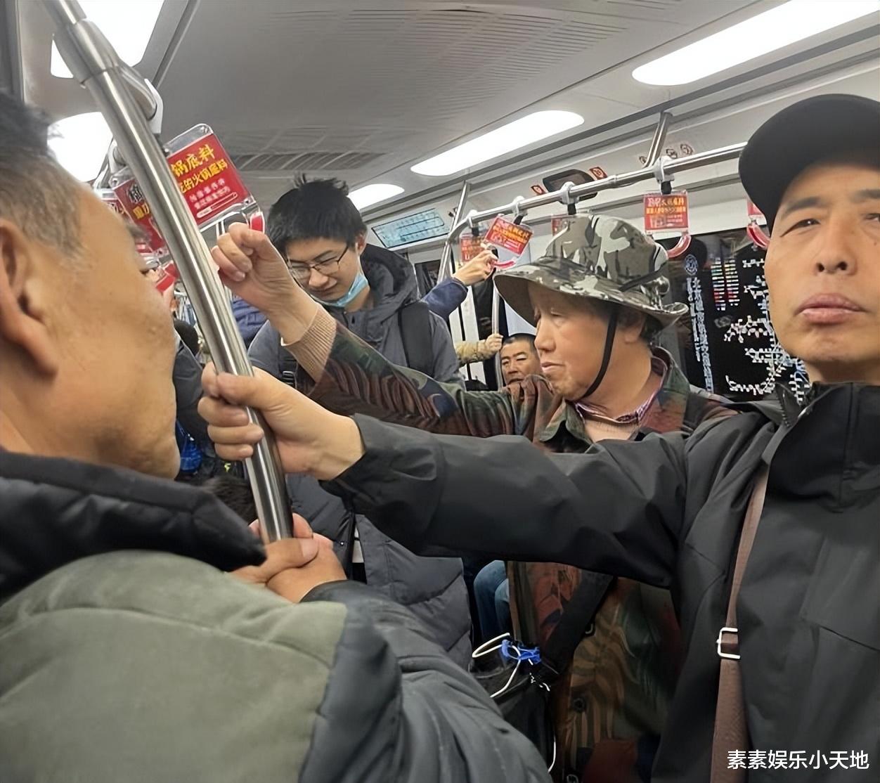 庞众望带女朋友现身,他们日常互动很暖心,他很懂得照顾女友