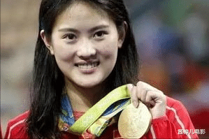 3岁被弃舅舅抚养长大,手握22块金牌却拒嫁豪门,比郭晶晶还狠