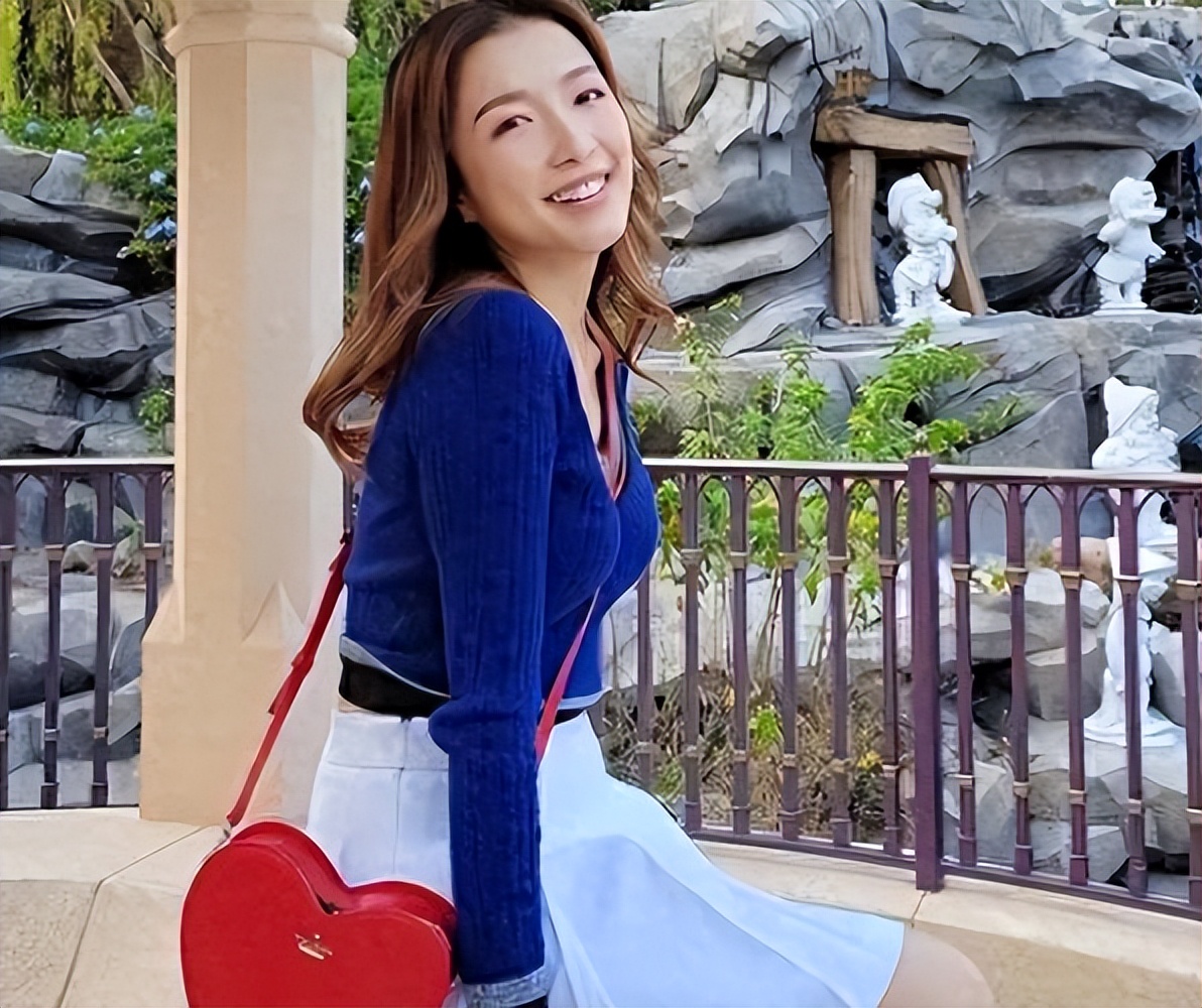 《郭嘉文的华丽逆袭:从娱乐圈新秀到商业女王》