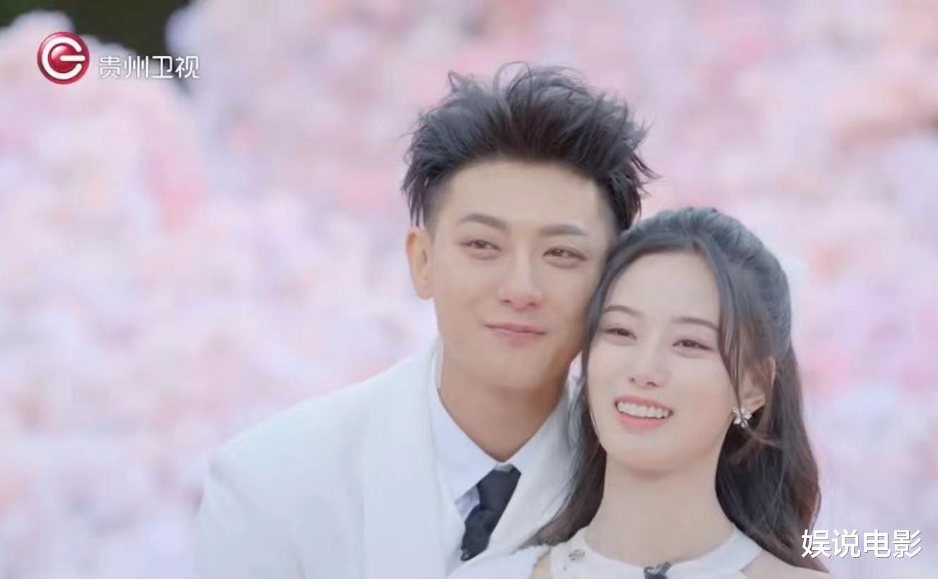 黄子韬徐艺洋节目中求婚,黄子韬哭了,徐艺洋发文承认求婚成功