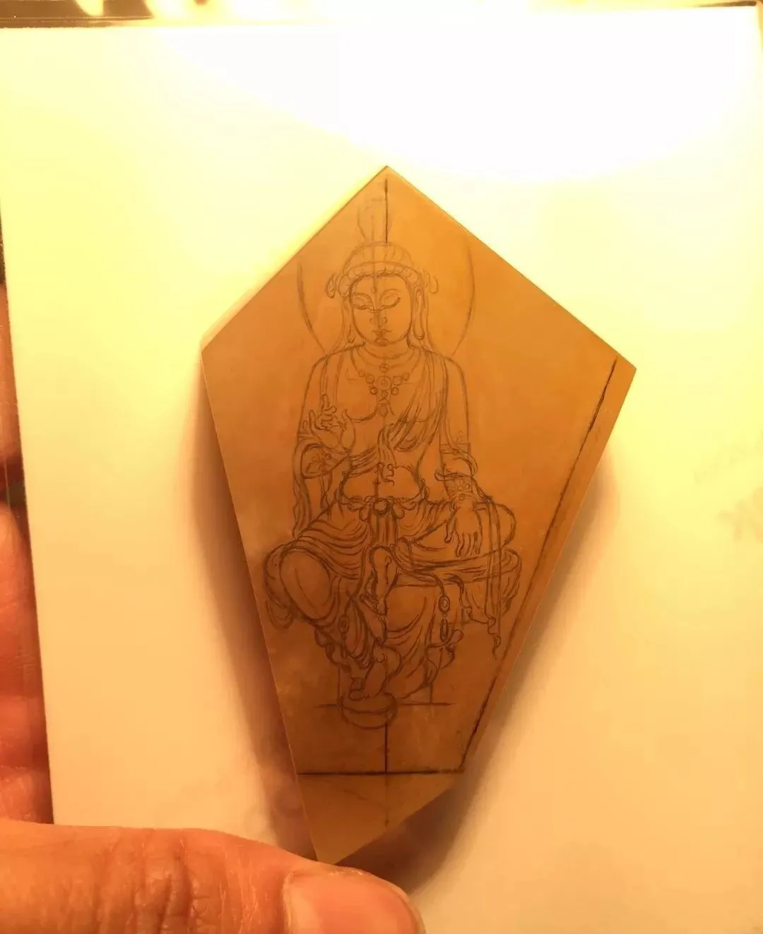 翡翠高冰黄翡片料，料好雕工精湛