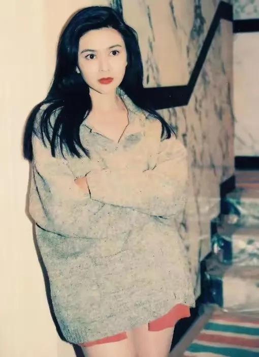 红了 30 年身价过亿,62 岁无夫无子拼命工作,她到底在追求什么