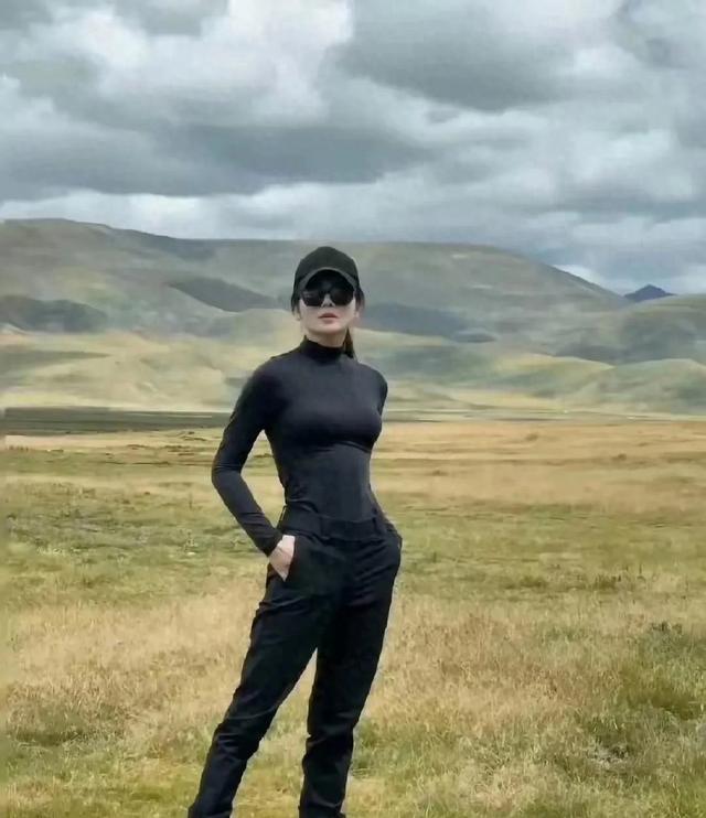 46岁刘涛这身材真绝了!上下几乎没有赘肉!腰臀比要羡煞旁人