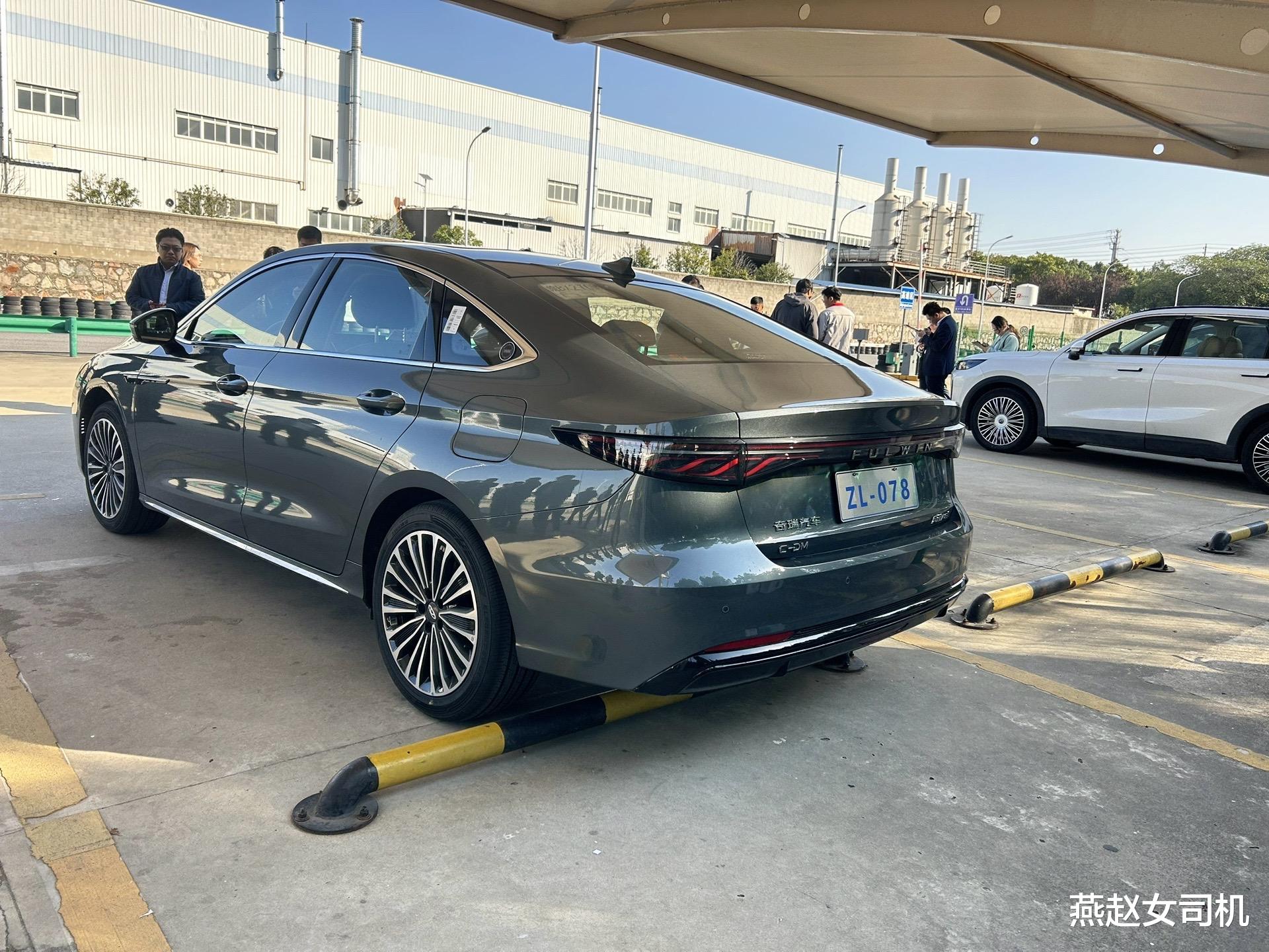 奇瑞风云A8L配置曝光，长近4米8+迎宾灯，配独立后悬+续航2500km