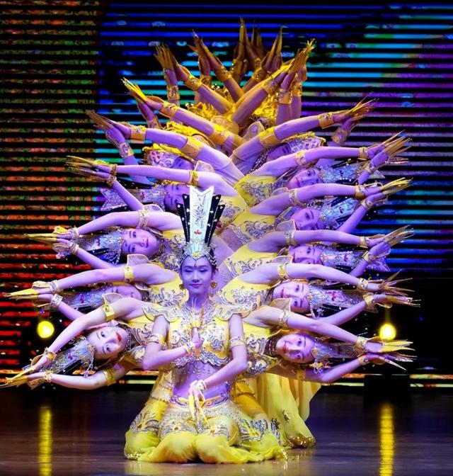 |春晚经典，令外国人汗颜，却曾被告侵权，“千手观音”的前世今生