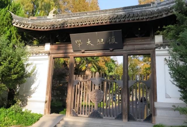 回顾复旦校花严幼韵:112岁坚持化妆,爱吃肥肉甜食,晚年谈长寿秘诀