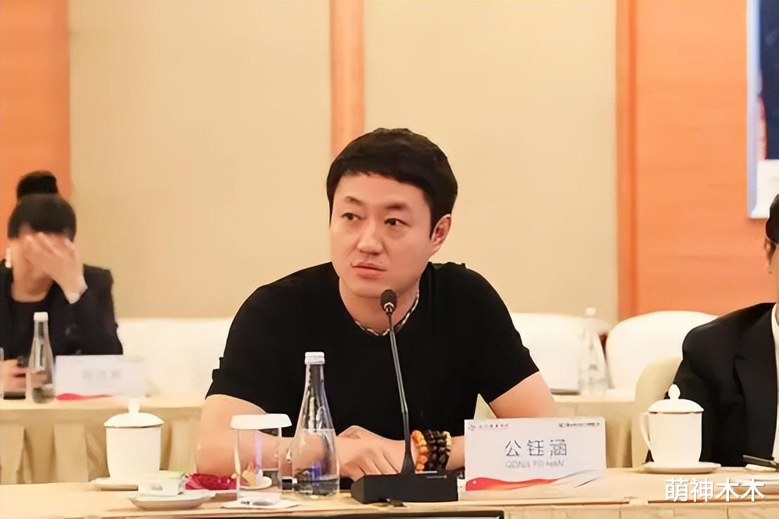 李明德再闹娱乐圈！威胁侯明昊内涵王鹤棣，气焰嚣张网友呼吁封杀