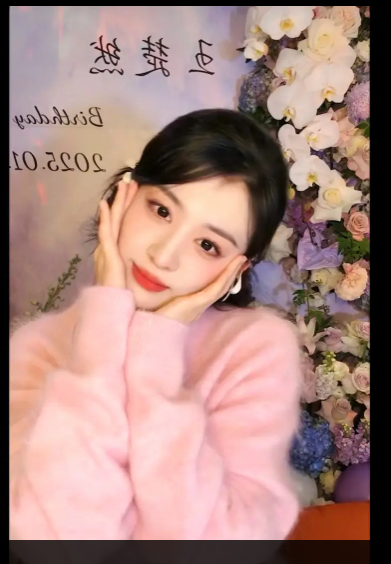 王楚然粉色毛衣,甜美娇俏,少女感满满!